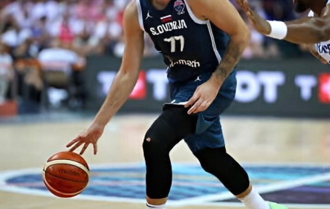 爱游戏- 东契奇在德国队比赛中突破纪录,连败引发热议的原因 