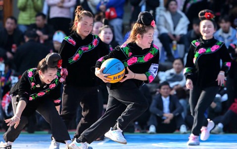 AYX- 里昂训练开放日，关键时刻扳平良机引欢呼，欧超杯在即，纪律约束更严格