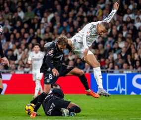 爱游戏- 莱万多夫斯基十佳球 