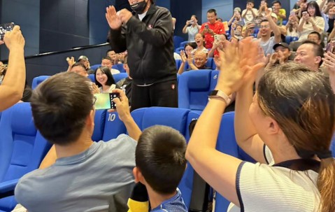 AYX-Ming回归赛场，高光表现首场状态亮眼，篮网观众沸腾！的简单介绍