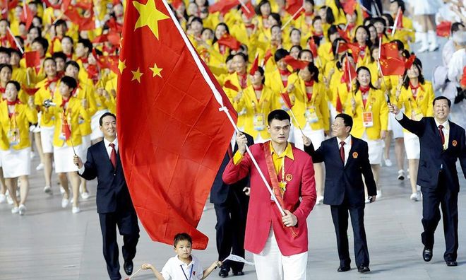  里昂训练开放日，关键时刻扳平良机引欢呼，欧超杯在即，纪律约束更严格