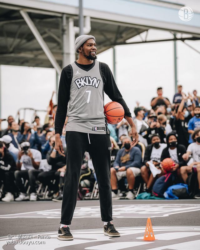 上海海港训练开放日；窗口期完成体检引欢呼；NBA季后赛在即；心理建设被强调(nba上海办公室)